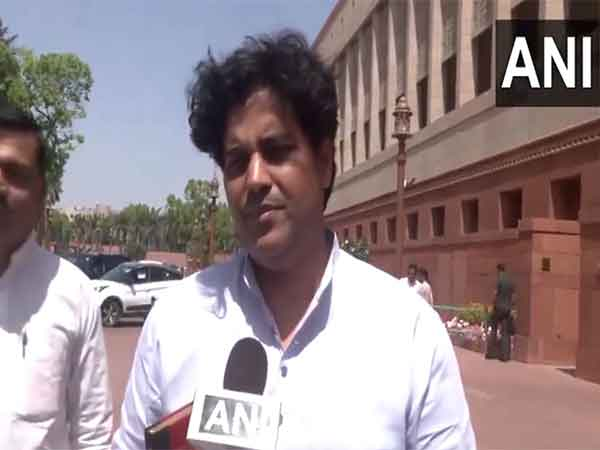 ani_digital's tweet photo. "Parliament went till 2:00 AM to divert attention": Congress'  Imran Pratapgarhi slams PM Modi after US admin imposes reciprocal tariff

Read @ANI Story | https://t.co/llTV2DPShq
#DonaldTrumpadmin #Congress #NarendraModi #ImranPratapgarhi https://t.co/lxAsnJ7qC6