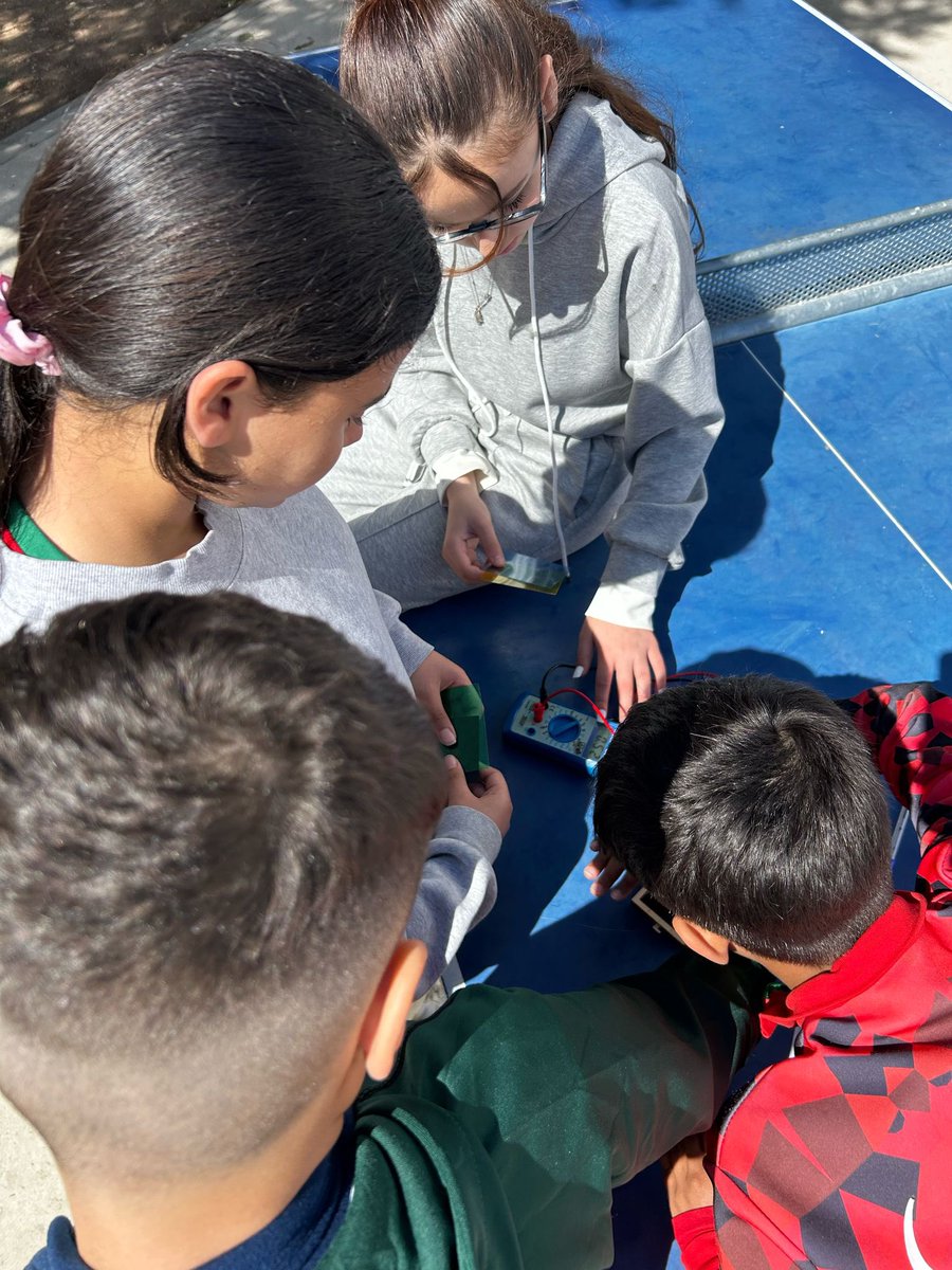 💡Ens els darrers dies, els nostres alumnes han pogut fer ús de la maleta divulgativa de l’Institut de Recerca en Energia de Catalunya <a href="/IREC_Energia/">IREC</a> en el marc del projecte #GaraFECYT 
Una bona manera d’apropar el nostre alumnat al món de les energies.  ♻️