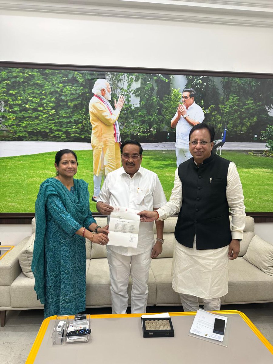 swarnasinghmla's tweet photo. आज भाजपा के मुख्य सचेतक माननीय श्री संजय जायसवाल जी के साथ माननीय श्री सी. आर. पाटिल , केंद���रीय मंत्री, जल शक्ति मंत्रालय, भारत सरकार को कोसी तटबंध (बिहार) के ऊंचाई पर पुनर्विचार एवं हर पांच किलोमीटर पर एक सुलिश गेट के निर्माण को लेकर पत्र के म���ध्यम से आग्रह की।
#Bihar https://t.co/mCmoWnI0MQ