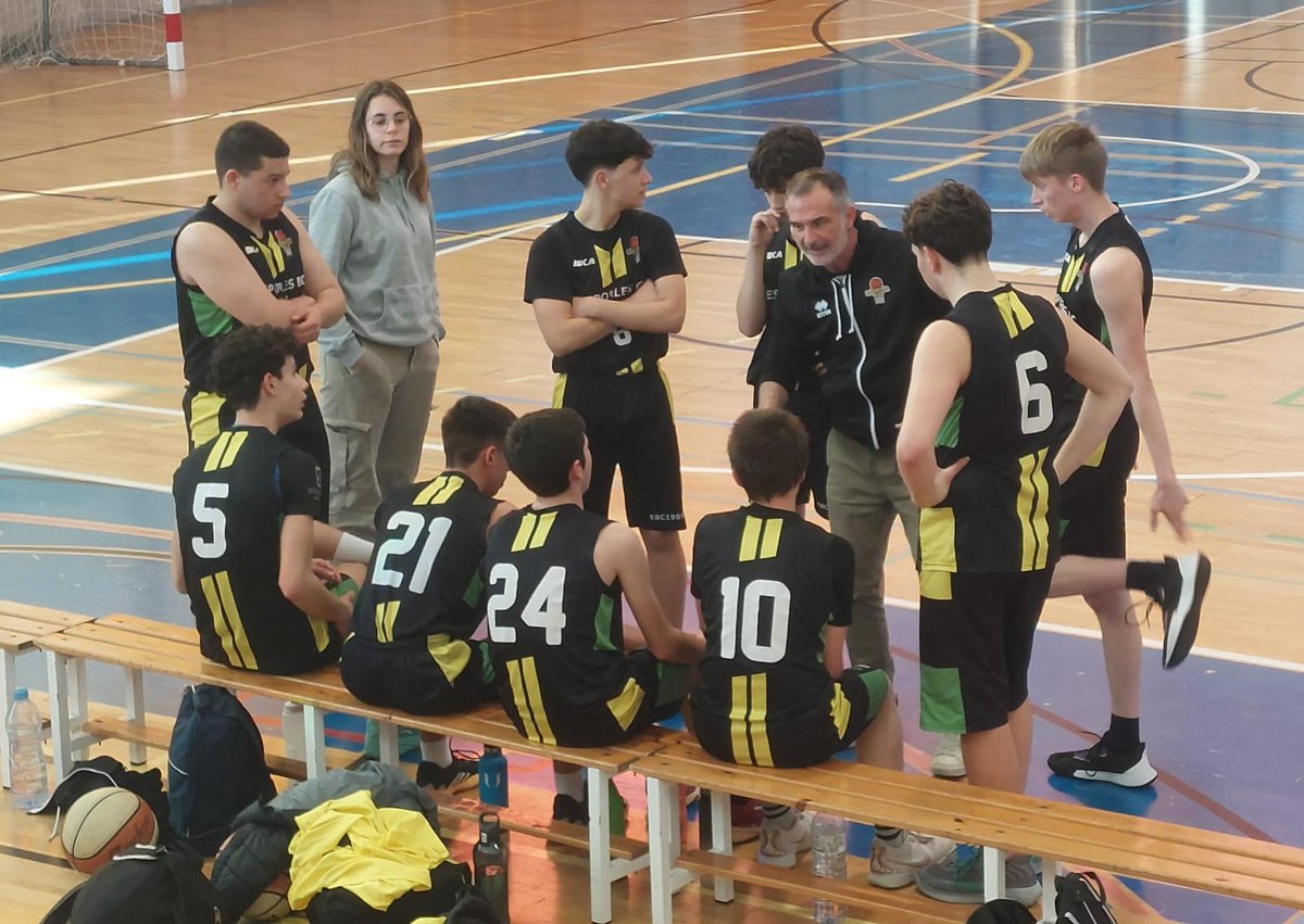 Front1989EBC (@front1989ebc) on Twitter photo Presents al partit del <a href="/esporlesbc/">ESPORLES B.C.</a> #juniorgroc #braqueboys a sa Indioteria
#123esporles #welovethisgame🏀 #negrigocs #verdhistòric #front1989 #front1989ontour #frontismeillibertat #elbàsquetcansa #nohaymásconos #semprepresents #semperfidelis Presents al partit del <a href="/esporlesbc/">ESPORLES B.C.</a> #juniorgroc #braqueboys a sa Indioteria
#123esporles #welovethisgame🏀 #negrigocs #verdhistòric #front1989 #front1989ontour #frontismeillibertat #elbàsquetcansa #nohaymásconos #semprepresents #semperfidelis