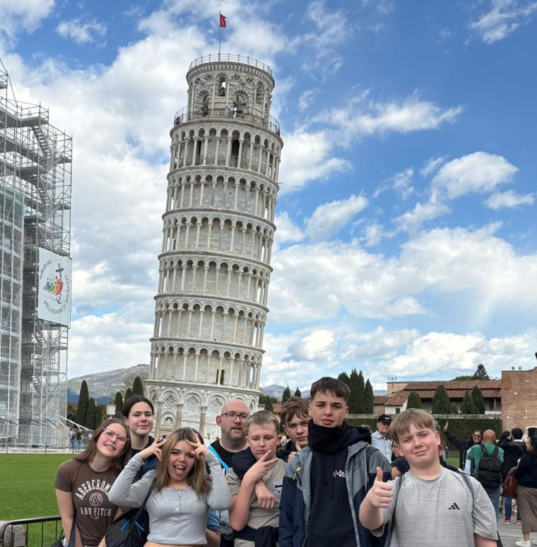 ParksideSch's tweet image. Students are having a wonderful time in Tuscany this week as part of the Embark Turing Project. A fantastic opportunity to experience other cultures &amp;amp; foster their interest in the project theme of climate &amp;amp; sustainability. #parksideitalianjob #turingproject #experienceandmemories