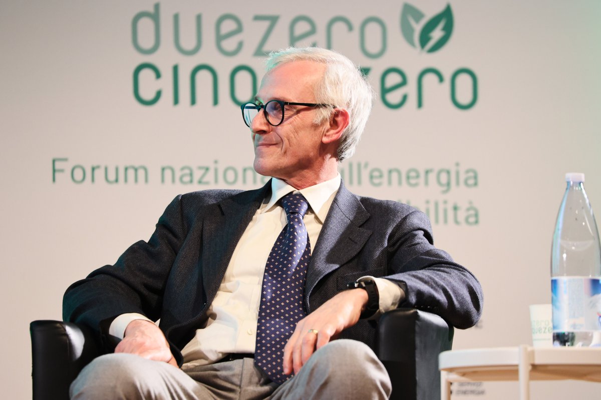 discunipd's tweet image. Eccoci al primo giorno del Forum Nazionale @Duezero50 
Il prof. Mammi ha parlato di bioplastica: biobased o anche biodegradabile?
@L_Dordevic  e @FrancescaArcudi  hanno presentato un processo fotocatalitico per produrre etilene. 
📽️Qui il video
youtube.com/live/Qs1Pj8B3g…
#discunipd