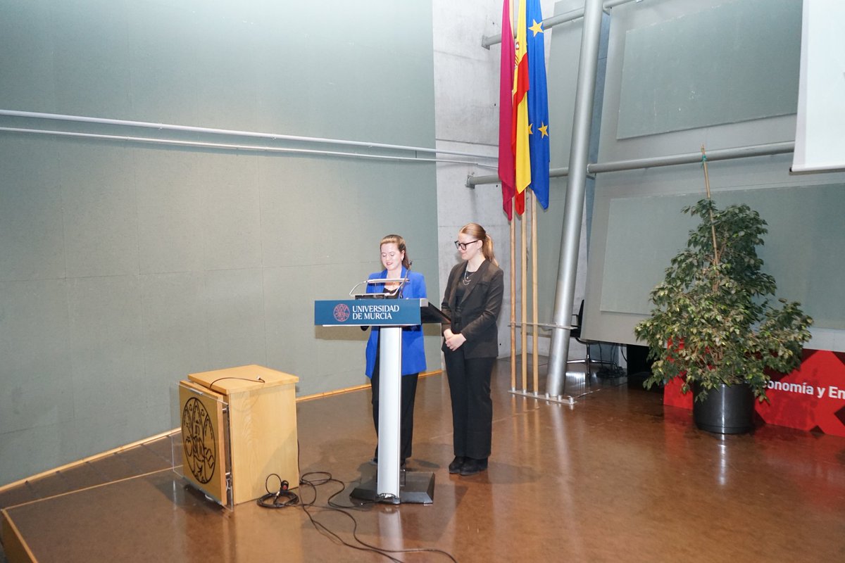 Facultad de Economía y Empresa UMU tweet media