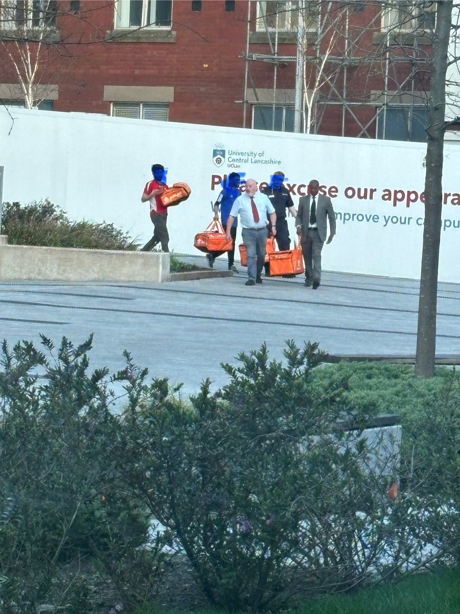 When your event catering lets you down last minute, we do what we do best in the Fire Service and adapt…the fire cadets were gutted 🥪 became 🍕🍕🍕🤣 <a href="/UKFireCadets/">🚒UK Fire Cadets 🚒</a> <a href="/tompowell_91/">Tom Powell</a>