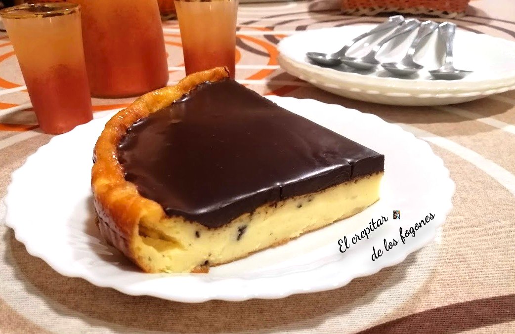 TARTA DE YOGUR CON CHOCOLATE elcrepitardelosfogones.com/tarta-de-yogur…
