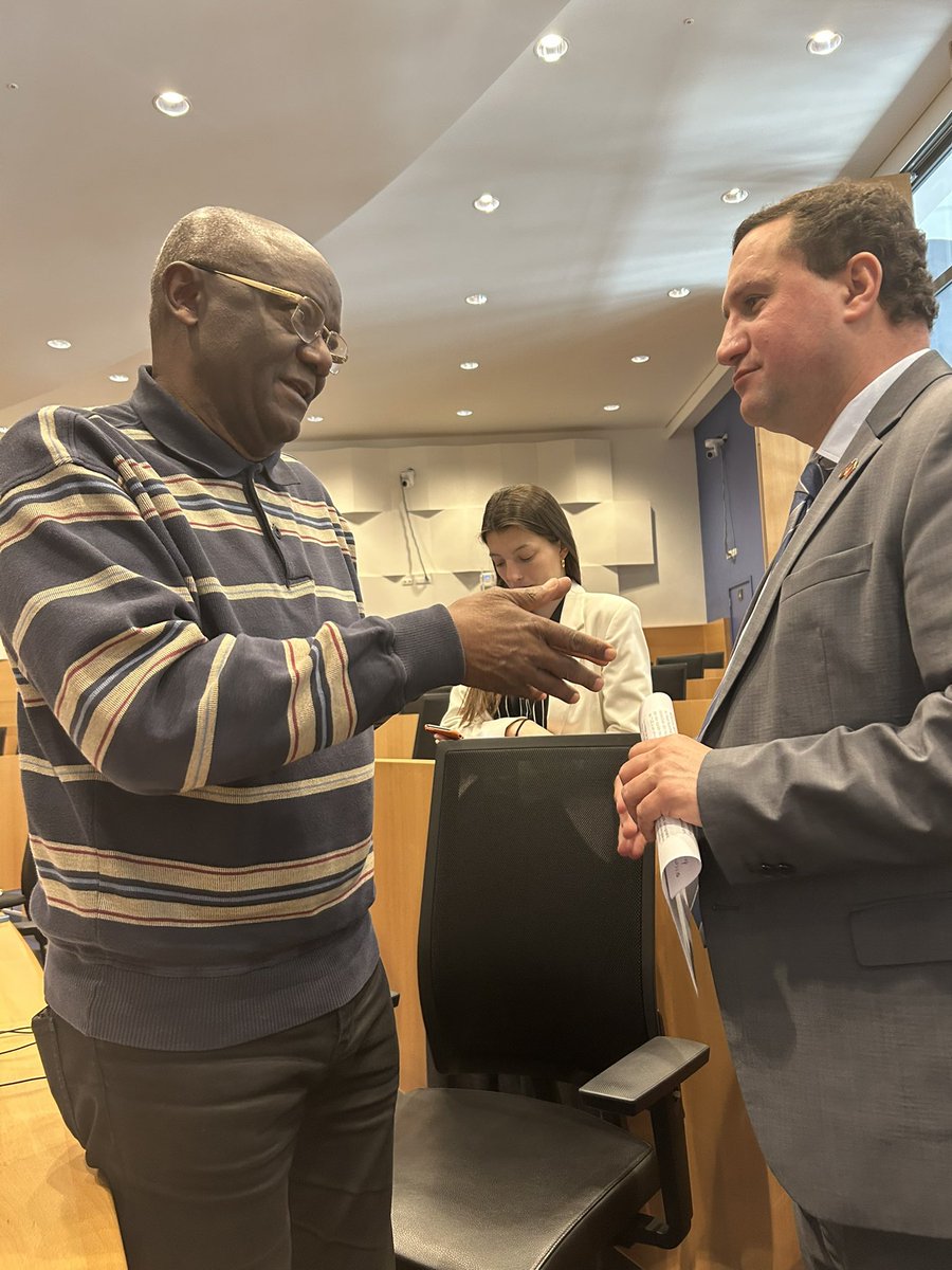 🫱🏾‍🫲🏼 Lors de la commission des relations extérieures ce mercredi 02/04, j’ai pu rencontrer l’ambassadeur d’Arménie en Belgique.
🌍 Lors de la commission j’ai aborder la situation actuelle entre l’Arménie et l’Azerbaïdjan. J’ai posé plusieurs questions sur les tensions persistantes,