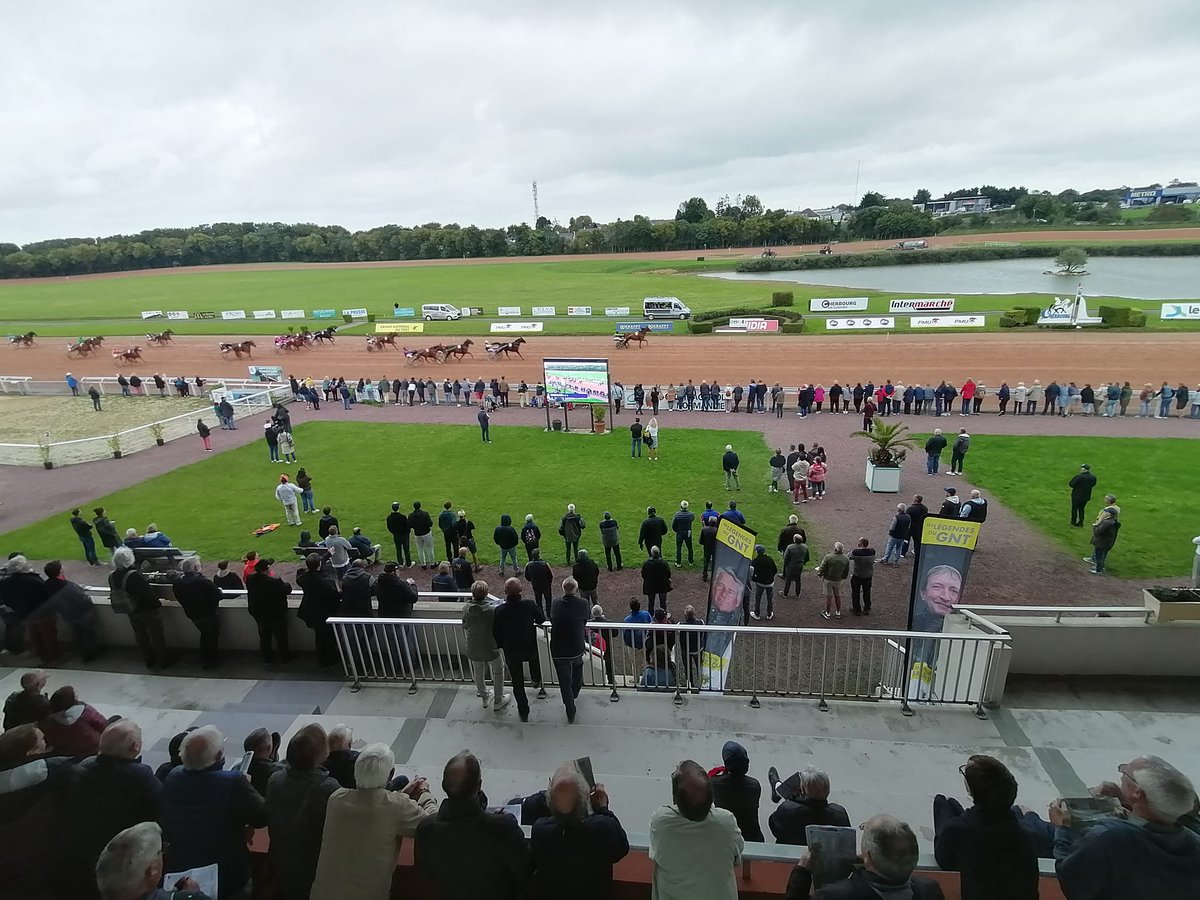 Entrée 4 €, gratuit -18 ans, jeu "Propriétaire d'un jour", accueil par un animateur du PMU, balades à poneys offertes, plusieurs formules de restauration dont le panoramique sur résa au 02.33.22.09.80. Ouverture des portes vers 12h30. 1re course à 13h50 jusqu'à 17h50 pour la 8e