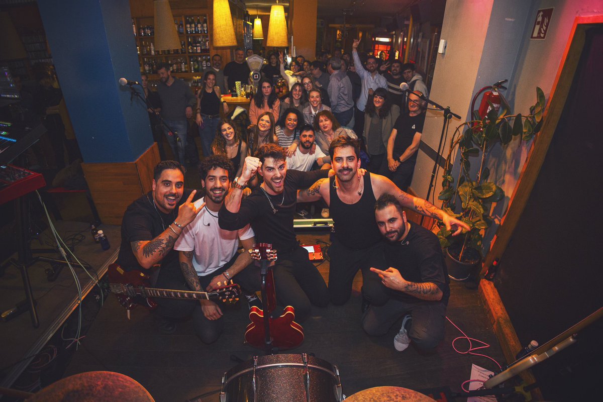 📸 Pics by David Izquierdo en Carmen 13 en BURGOS 🤟🏼🎸

Nos vemos el sábado por primera vez en tierras manchegas ♥️