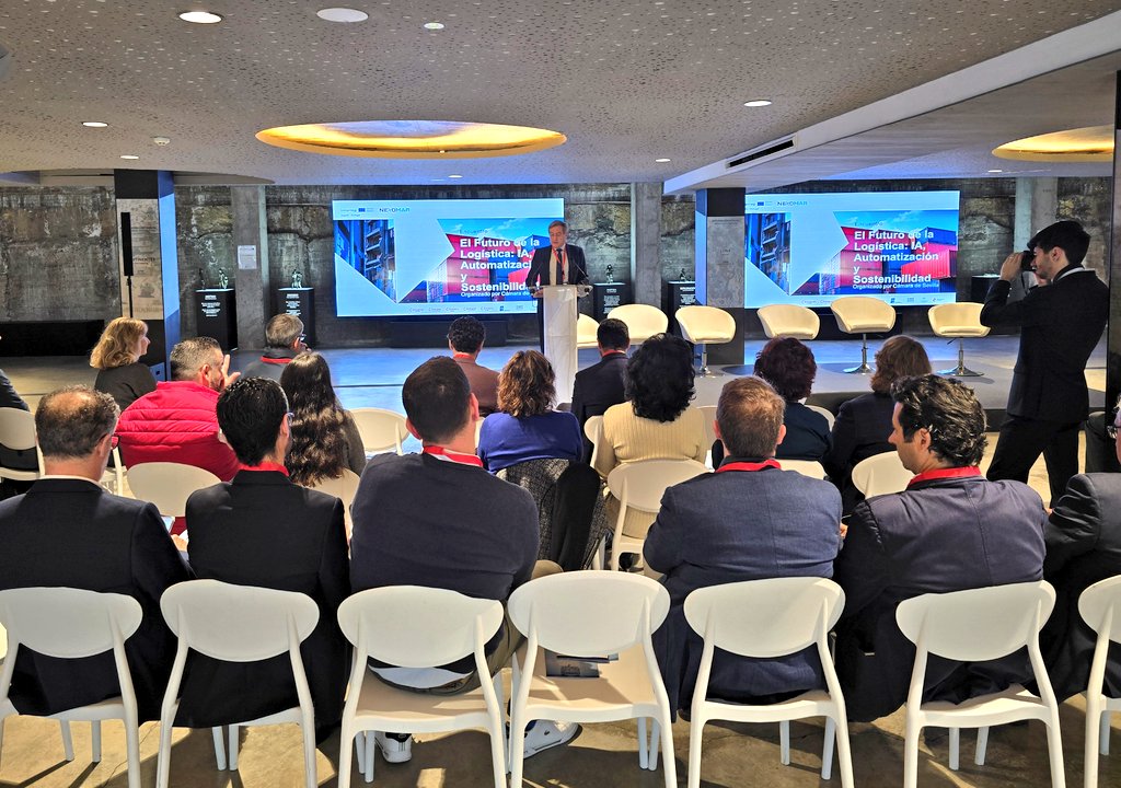 ¡Expertos, #empresas y entidades del sector #logístico y #portuario🚢 se han reunido hoy para analizar cómo la #InteligenciaArtificial🤖 puede mejorar los procesos de #transporte de mercancías📦 y su impacto en la #logística moderna, fomentando la #sostenibilidad🌱!

🤝La