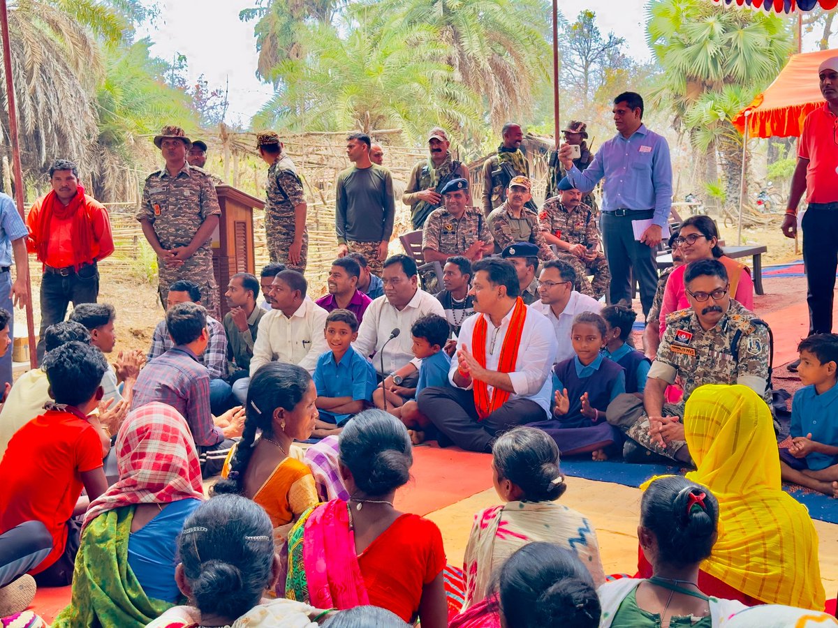 satish chandak (@satishm01467955) on Twitter photo आज प्रदेश के गृहमंत्री <a href="/vijaysharmacg/">Vijay sharma</a> जी <a href="/SukmaDist/">Sukma</a> जिले के नक्सल प्रभावित रायगुडेम पहुँचे, नक्सलवाद खात्मे को लेकर आत्म विश्वास से भरपूर दिखे, ग्रामीणों के बीच बैठकर सारे फासले खत्म कर दिए। अब इस इलाके में विकास कोई नही रोक सकता। <a href="/AmitShah/">Amit Shah</a> <a href="/BastarManish/">Manish Gupta</a> <a href="/ChhattisgarhCMO/">CMO Chhattisgarh</a> आज प्रदेश के गृहमंत्री <a href="/vijaysharmacg/">Vijay sharma</a> जी <a href="/SukmaDist/">Sukma</a> जिले के नक्सल प्रभावित रायगुडेम पहुँचे, नक्सलवाद खात्मे को लेकर आत्म विश्वास से भरपूर दिखे, ग्रामीणों के बीच बैठकर सारे फासले खत्म कर दिए। अब इस इलाके में विकास कोई नही रोक सकता। <a href="/AmitShah/">Amit Shah</a> <a href="/BastarManish/">Manish Gupta</a> <a href="/ChhattisgarhCMO/">CMO Chhattisgarh</a>