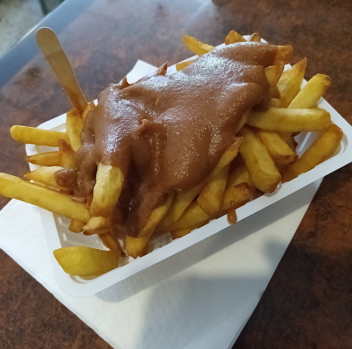 Murderdoll Mampfi McMuffin (@sullythejolly) on Twitter photo wenn die arbeit dich ins ausland führt und du lokale spezialitäten ausprobieren willst ☝🏻
...und ja, es sieht aus, als hätte mir jemand auf die pommes gekackt... wenn die arbeit dich ins ausland führt und du lokale spezialitäten ausprobieren willst ☝🏻
...und ja, es sieht aus, als hätte mir jemand auf die pommes gekackt...