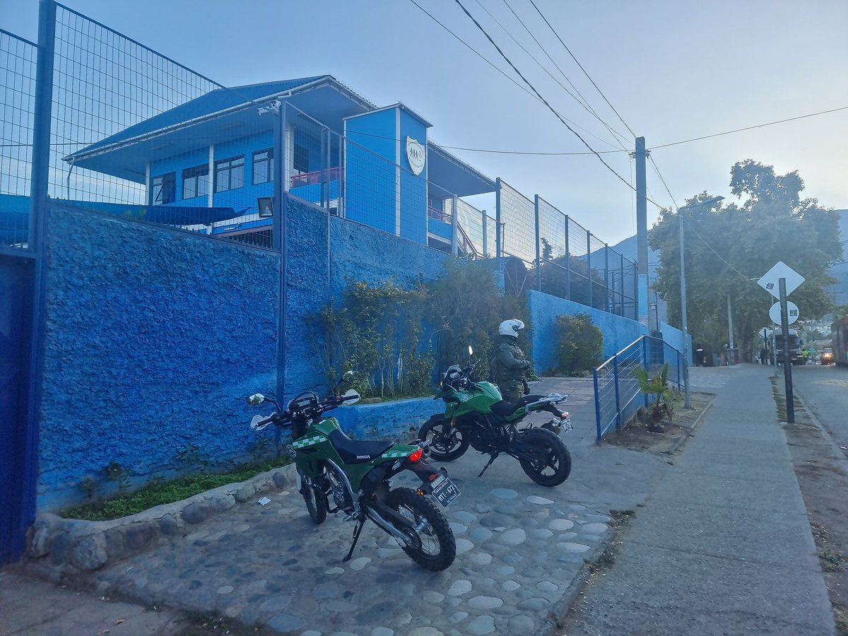 Carabineros Prefectura Cordillera (@carabprefcord) on Twitter photo #PuenteAlto: <a href="/Carabdechile/">Carabineros de Chile</a> de la 38a Comisaría “Puente Alto” realiza resguardo de los estudiantes que asisten a colegios de la comuna, con la finalidad de aumentar la sensación de seguridad.
#LaPrevencionEsNuestraEsencia #PuenteAlto: <a href="/Carabdechile/">Carabineros de Chile</a> de la 38a Comisaría “Puente Alto” realiza resguardo de los estudiantes que asisten a colegios de la comuna, con la finalidad de aumentar la sensación de seguridad.
#LaPrevencionEsNuestraEsencia