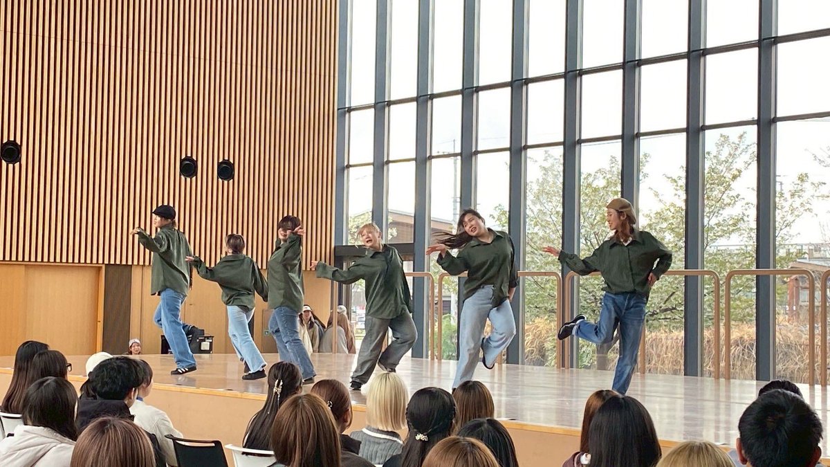 今日のライブ企画の様子です🎧🎶

明日も雄飛ホール・小講堂にて楽しいライブを準備しています！！
ぜひ見に来てください👀

ライブ企画の予定は公式LINE(lin.ee/zMOtTpS)からご確認ください！

 #獨協大学  #獨協で会おう