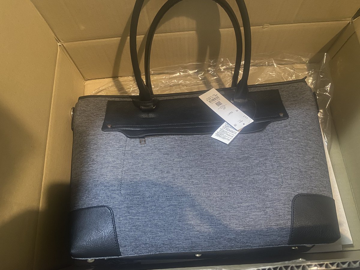 yohe_s15's tweet photo. 2025.4.3
TAKAQやと届いた！
トートバック
タオルハンカチ
わ〜い

2.21誕券¥3.000OFFついに使ったよ、どうせなら鞄でとなり、う〜んトートバック持ってないから欲しいとなりました！
色もデザインも「外・中」も沢山ポケットありです！！

タオルハンカチ、ドッドカラーにしてみた！
#takaq  #よへ https://t.co/TEpJrAJWE9