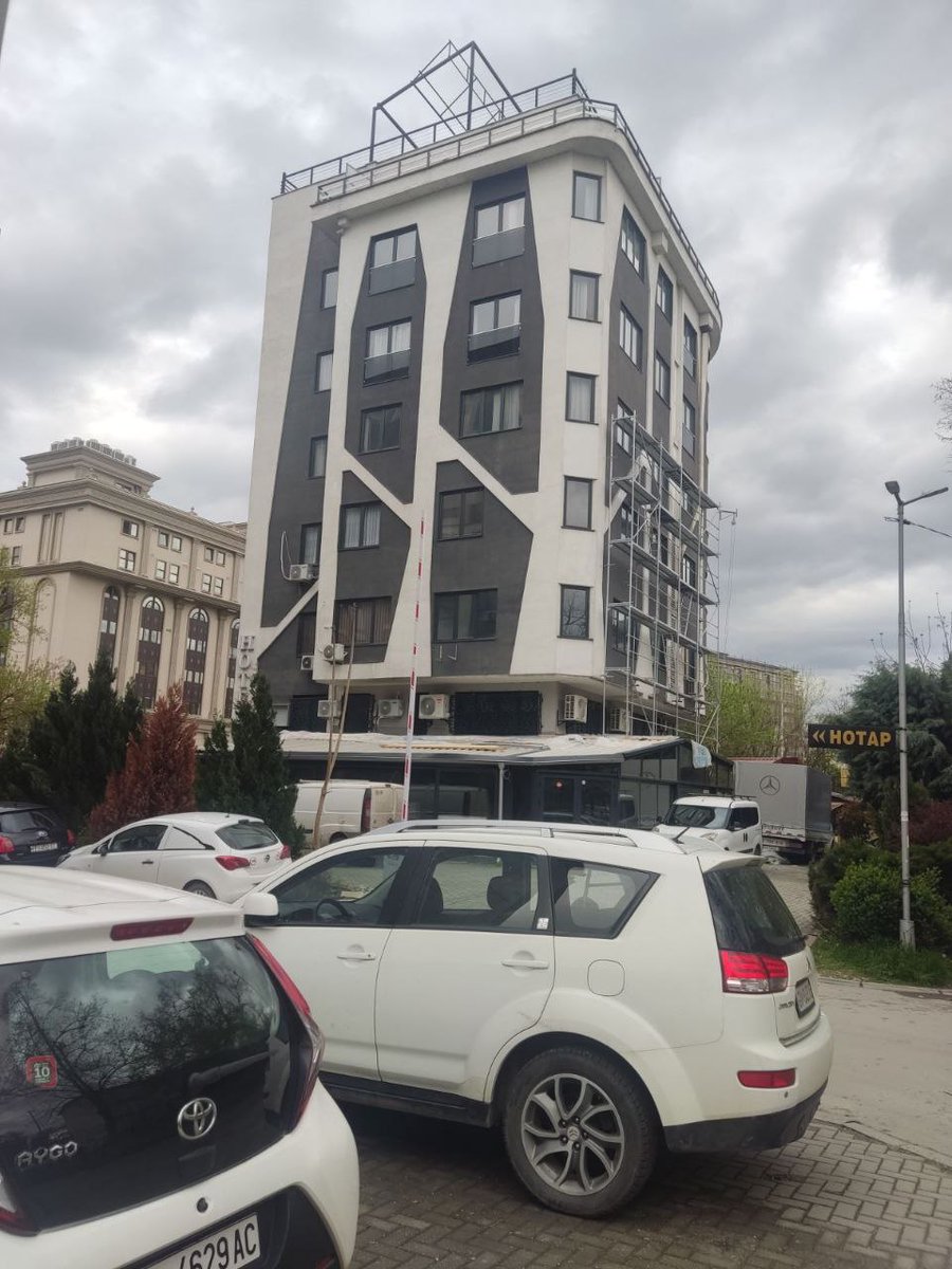 ДИМЧЕ го продаде кучата за деловен простор 😀