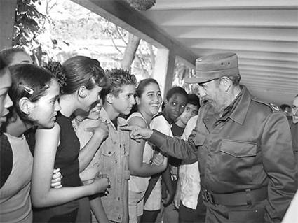 YaquedeCuba's tweet photo. .. qué juventud queremos? ¿.., una juventud que simplemente  se concrete a oír y a repetir? ¡No! Queremos una juventud que piense  (...) que aprenda por sí misma a ser revolucionaria,  que se convenza a sí misma,  que desarrolle  plenamente su pensamiento.
Ellos #SiempreJoven https://t.co/IBJ2pbM2tR