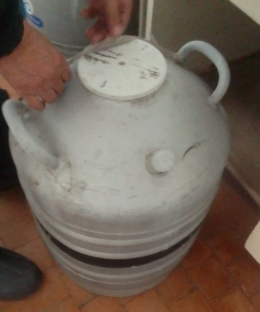 Мужику 30 лет. На вопрос о размерах этой емкости он ответил - метр😂 Метр что, высота? Диаметр какой? Дословно ; Ну примерно метр в длину и шириной примерно см 90. 
Пиздец откуда они вылазиют ?