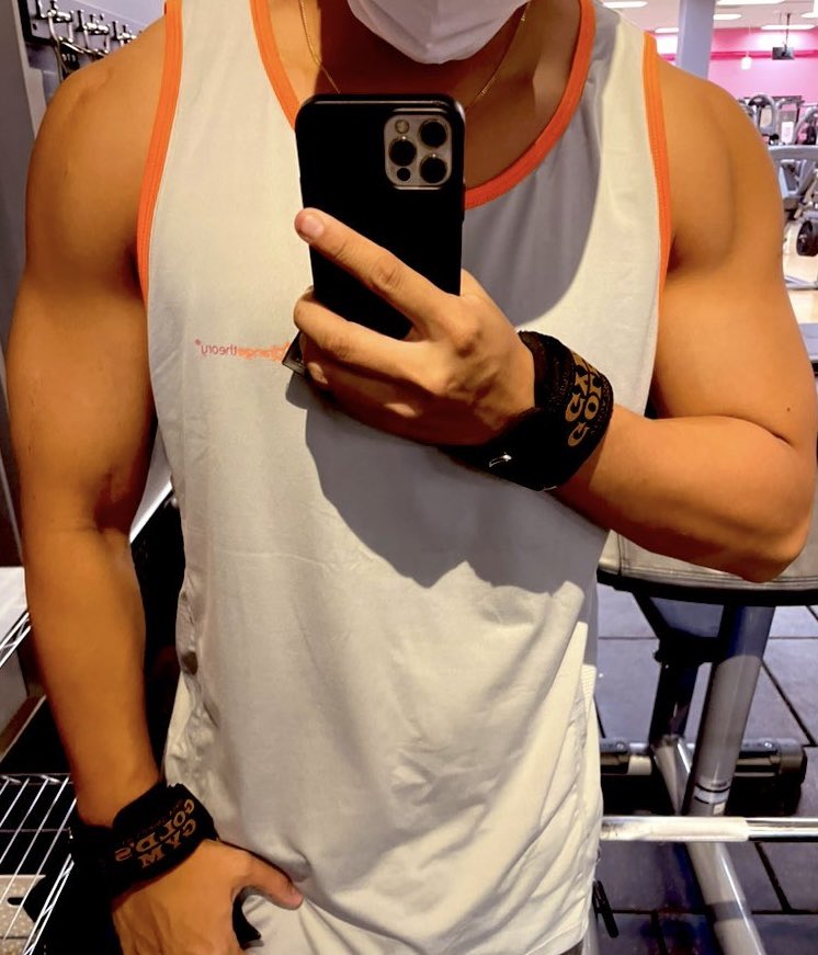kentymona1's tweet photo. 事故って痩せたからまたコツコツ頑張る💪
顔に残った傷が気になる🤕 https://t.co/jfbqhFPcvS