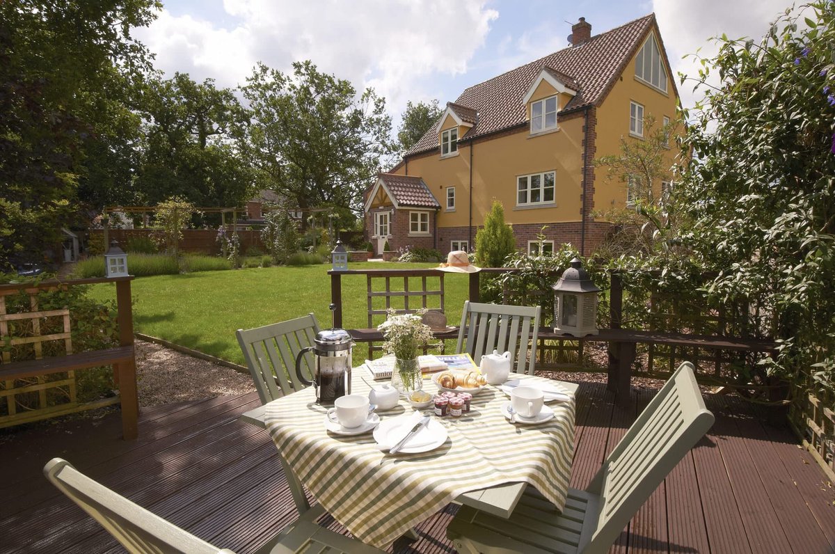 TheBBDirectory's tweet photo. Have a look at this review for Sunset House!
'My husband and I stayed for 3 days and had a lovely welcome by the owner Andrew. The room was spacious, clean, and the bed was so comfortable. All in all, would highly recommend for a break.'
https://t.co/w7ncD1jWvQ
#SunsetHouse https://t.co/Dfz8EG35bT