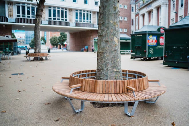 ExternalWorks's tweet image. Bespoke circular seat and table created by Urban Street Furniture for Coventry city centre ow.ly/5MBT50VnpNT #BespokeSeat  #PublicSpaceDesign
