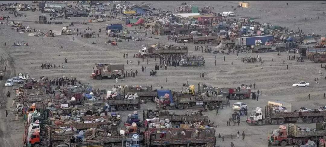 its_me_Afridi's tweet photo. Pakistan to Deport 3 Million Afghan Refugees
The Pakistani government plans to expel 3 million Afghan refugees by year-end. Human rights groups warn of dangers, especially for women activists returning to Taliban rule.
#Pakistan #AfghanRefugees #Deportation #HumanRights #Taliba https://t.co/pJbKAZdvMo