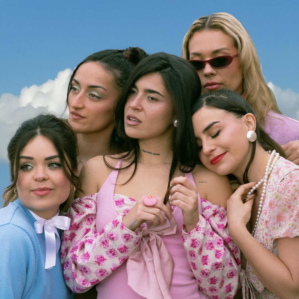 VERA GRV muestra su lado más divertido y excéntrico en su nuevo sencillo
<a href="/veragrv__/">Vera</a> 

PRESIDENTE 🔊 fleek.25gramos.com/vera-grv-presi…