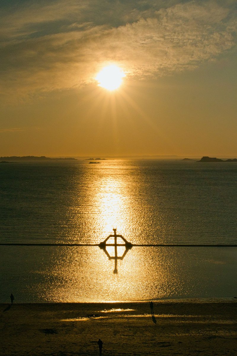 Jf_Polizzi's tweet photo. #bretagne #stmalo #iletvilaine #saintmalo #endoftheday #findejournee #canonphotography #sunset #sunsets #sea #bonsecours #bretagne #eos7d #canon7d #35mm #avril2025 https://t.co/ShkSrmLfyp