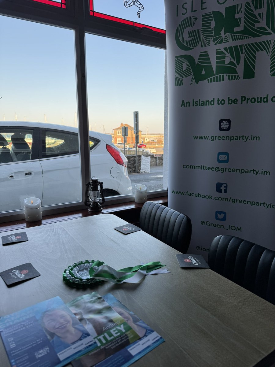 A thought provoking Party meeting at the Albert, Port St Mary yesterday. 

Discussing:
- the cost of childcare
- reform of Tynwald &amp; local authorities
- quality of housing &amp; town planning
- the importance of a public transport

Next meeting: Wed 7 May, Whitehouse, Peel (7pm)