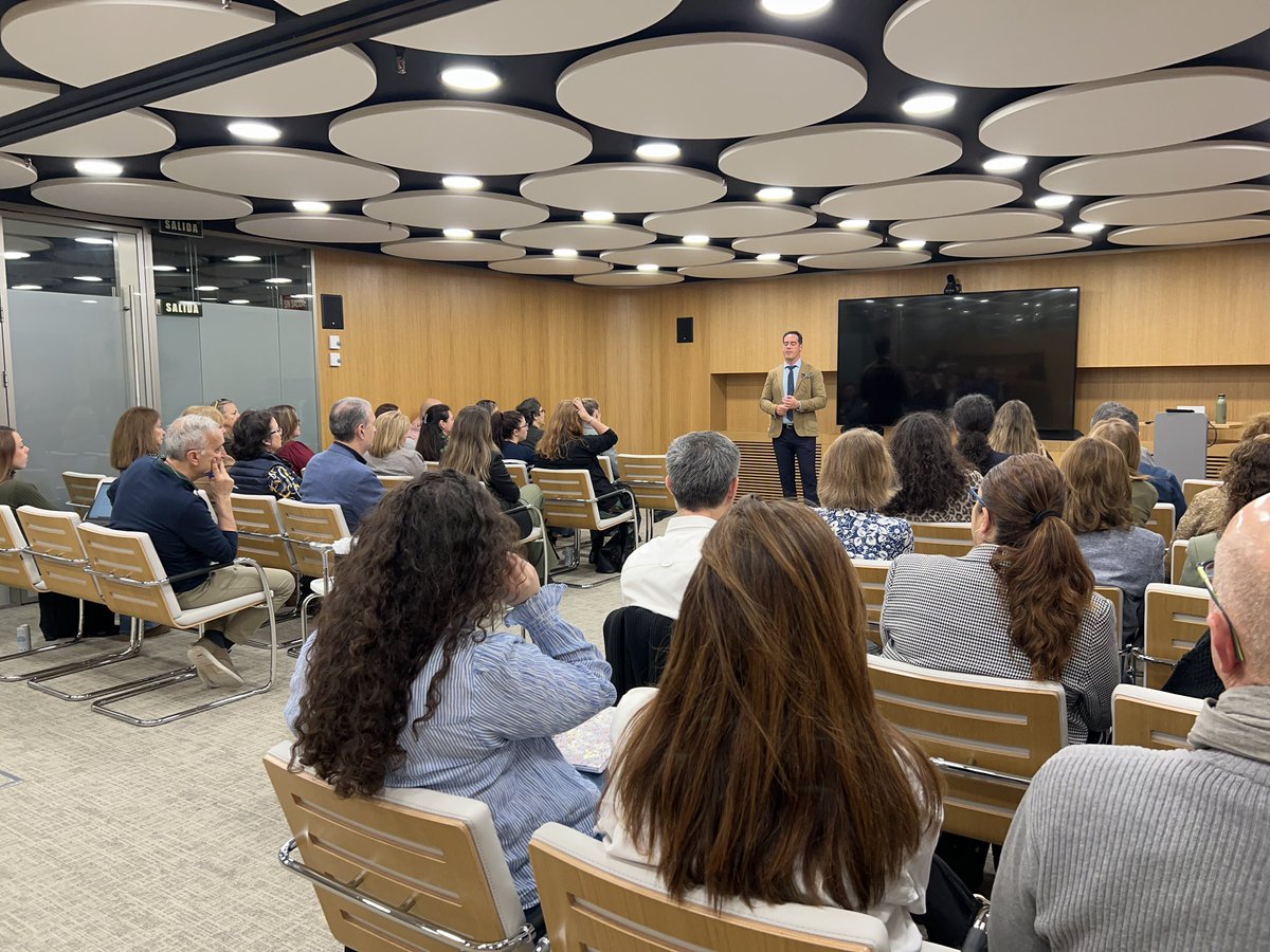 Pixelware_SA's tweet photo. Hoy taller sobre Contratación Pública con @Javiervazquezma ¡aprendiendo a tope! https://t.co/ggDRWpQ1C0
