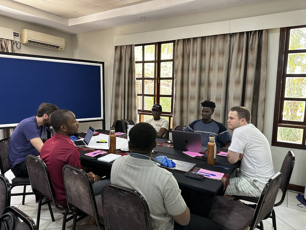 borderlessaf's tweet photo. The Open Spaces yesterday were filled with an array of topics proposed and led collectively by the builders.

Some of them were:
🎯 Real world ZK
🎯 Fundraising success &amp; horror stories
🎯 Blockchain Education (create world class devs)
🎯 Decentralisation (illusion vs revolution) https://t.co/8WFS2pnt4M