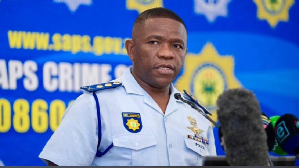 ChrisExcel102's tweet photo. In KZN you commit a crime on Monday they deal with you on Wednesday 

While in Eastern Cape Police stations close the gates at 6 pm because police are also scared 

My province is Cursed 😭😭 https://t.co/ymonFVEW6N
