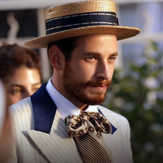 Oyuncular Sendikası: 

"Cem Yiğit Üzümoğlu yalnız değildir."