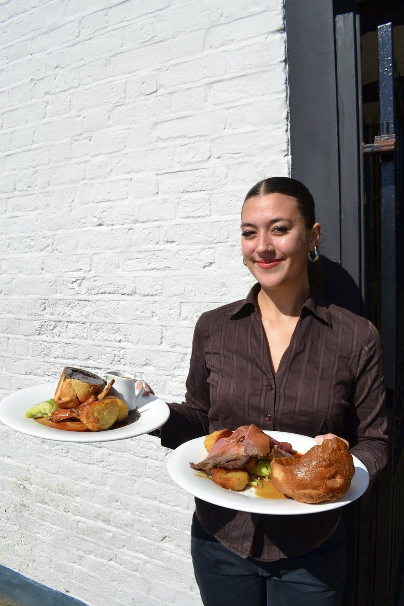 Spend your sunny Sunday at your local enjoying amazing food and a couple of pints ☀️🍴🍻 see our wonderful Sunday menu here ➡️ thecrookedbilletwimbledon.com/food-drink/sun…

#youngspubs #wimbledon #wimbledonvillage #crookedbillet #sunday #sundayroast #sundaylunch #londonpub #pub