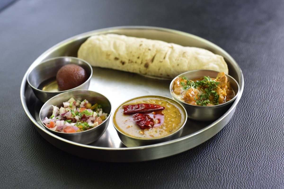 satyabhama_2's tweet image. Afternnon Lunch🍽️ 

Simple but delicious - Delicious Home Cooked Food.

Smash or Pass ⁉️

#HomeCooked #SimpleYetDelicious #FoodieVibes