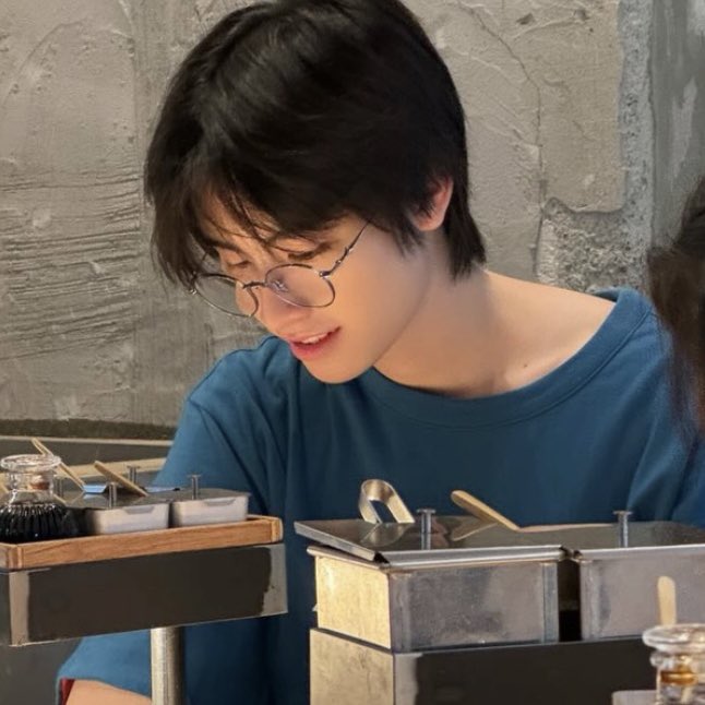 ชมพู หมอจุฬา                          ฟ้า หมอรามา