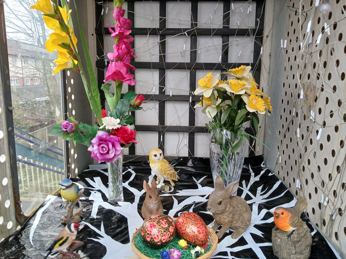 Handforthrail's tweet image. Good morning everyone, some photos of our recent work party and new art  at the station. 
@northernassist @CommunityRail @wilmslowcouk