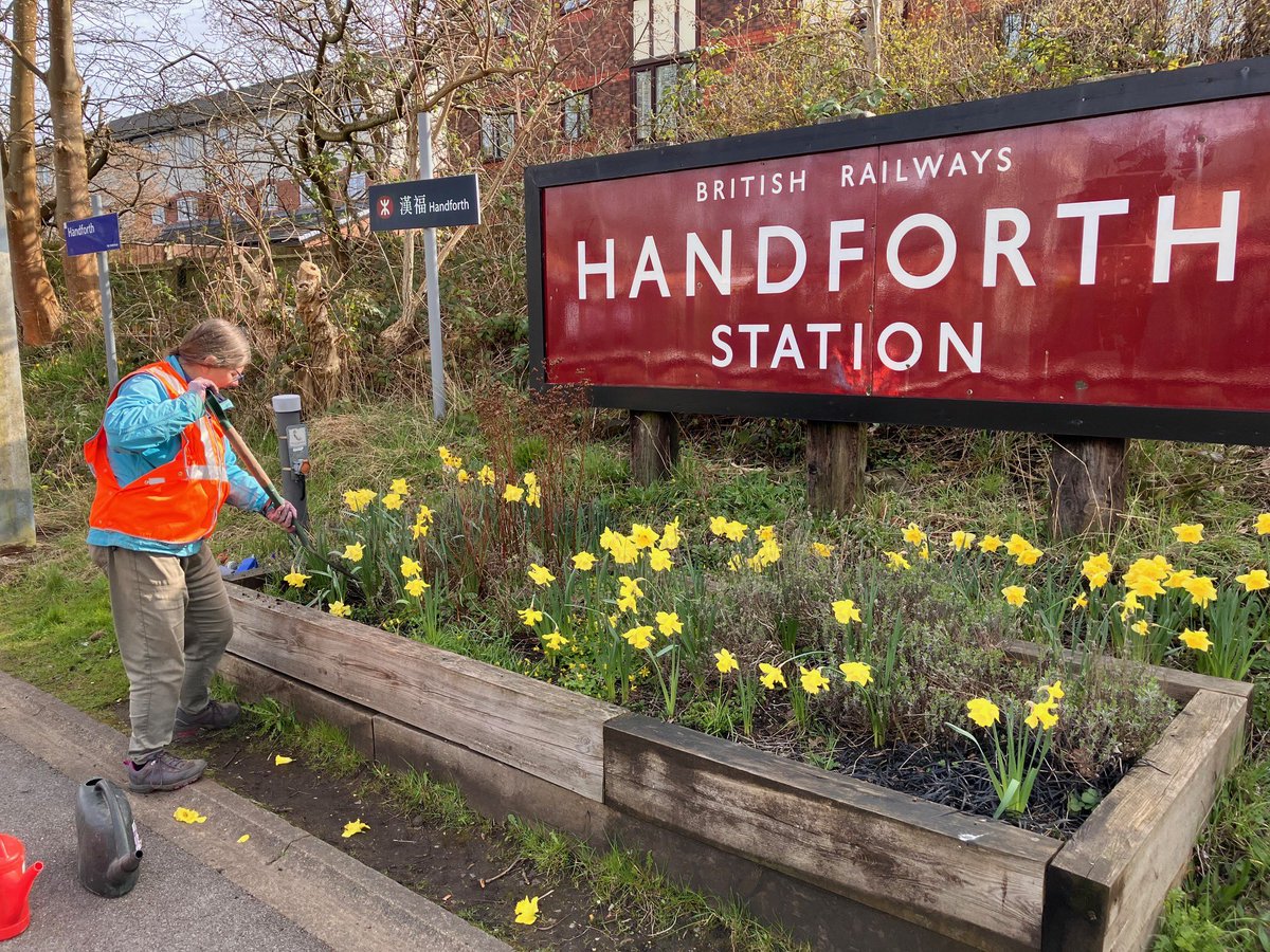 Handforthrail's tweet image. Good morning everyone, some photos of our recent work party and new art  at the station. 
@northernassist @CommunityRail @wilmslowcouk