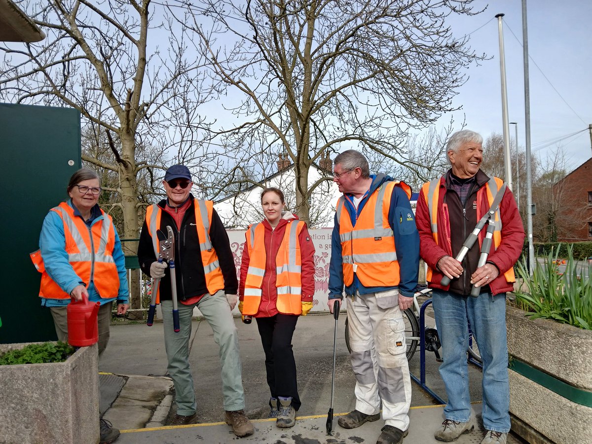 Handforthrail's tweet image. Good morning everyone, some photos of our recent work party and new art  at the station. 
@northernassist @CommunityRail @wilmslowcouk