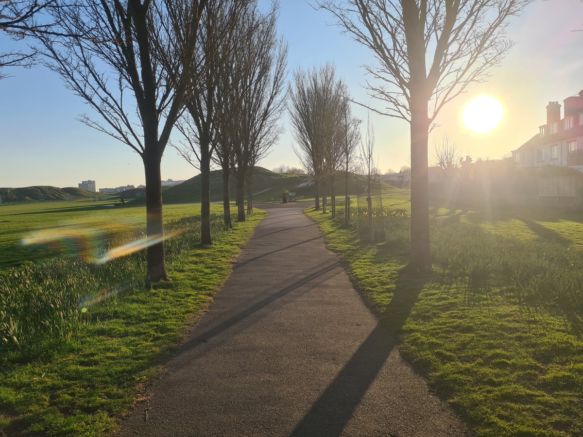Oh what a beautiful morning, oh what a beautiful day...

My daily walk first thing really does set me up for the day. It allows me to clear my head and just breathe.

And when the sun is shining, it's just glorious! Now, time to crack on with a VERY busy schedule!

#marketinglife