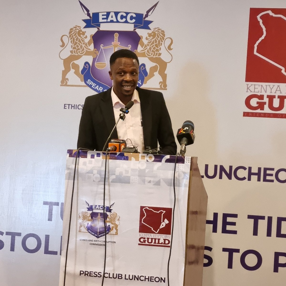 CJAK Chairperson <a href="/MrMuraya/">Joseph Muraya</a> makes his remarks during a media engagement forum with -<a href="/EACCKenya/">EACC</a>. He has called on EACC to increase journalists access to information on graft cases and assist journalists under threat for exposing corrupt individuals.