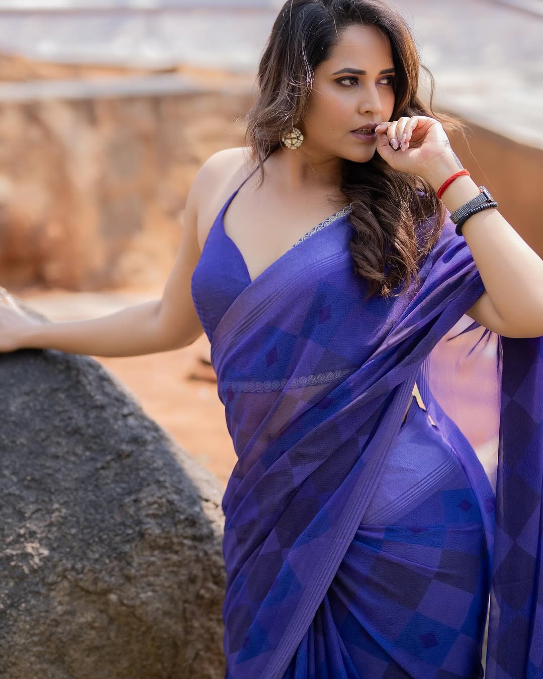 GnmIDc7W4AALw0x?format=jpg&name=large