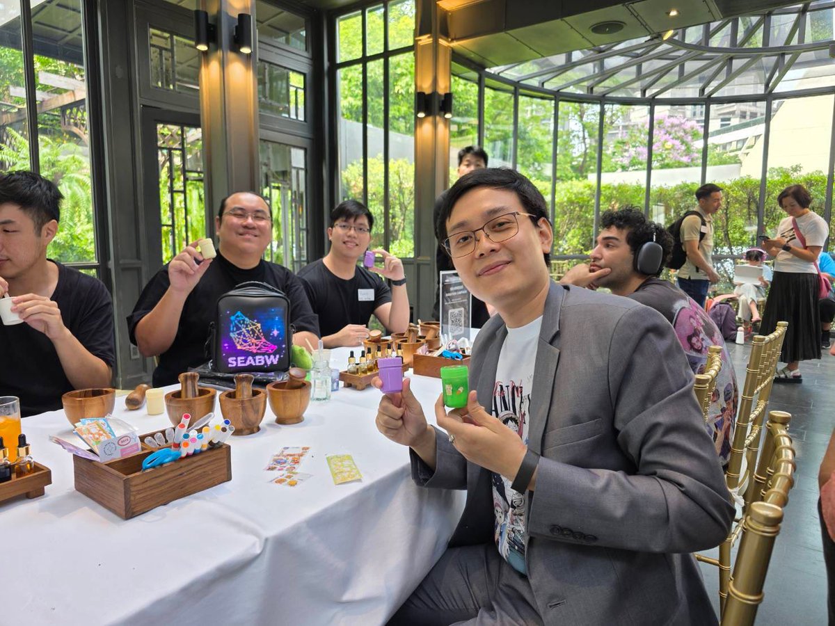 SmartWeb3God's tweet image. Handmade inhaler 😊💕 with the GANG! 🤙🏻🔥

@classicalism @DuCkHoT2 @CryptoSaiV2 

#SEAWBW #SEABW2025 #Smartweb3God #AEAH