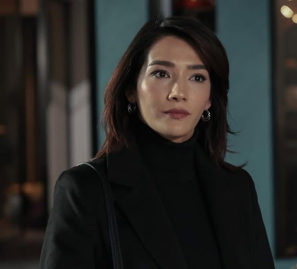 Bir taraf boykot çağrısı yaptığı için Aybüke Pusat’ı kovdu, diğer taraf ise boykota ve yürüyüşe destek vermediği için Gökhan Ünver’in gösterilerini iptal etti. Benim için iki tarafın da zihniyeti birbirine yakın. Millet ikiye bölündü. 50 sene öncesine döndük. Gözünüz aydın.