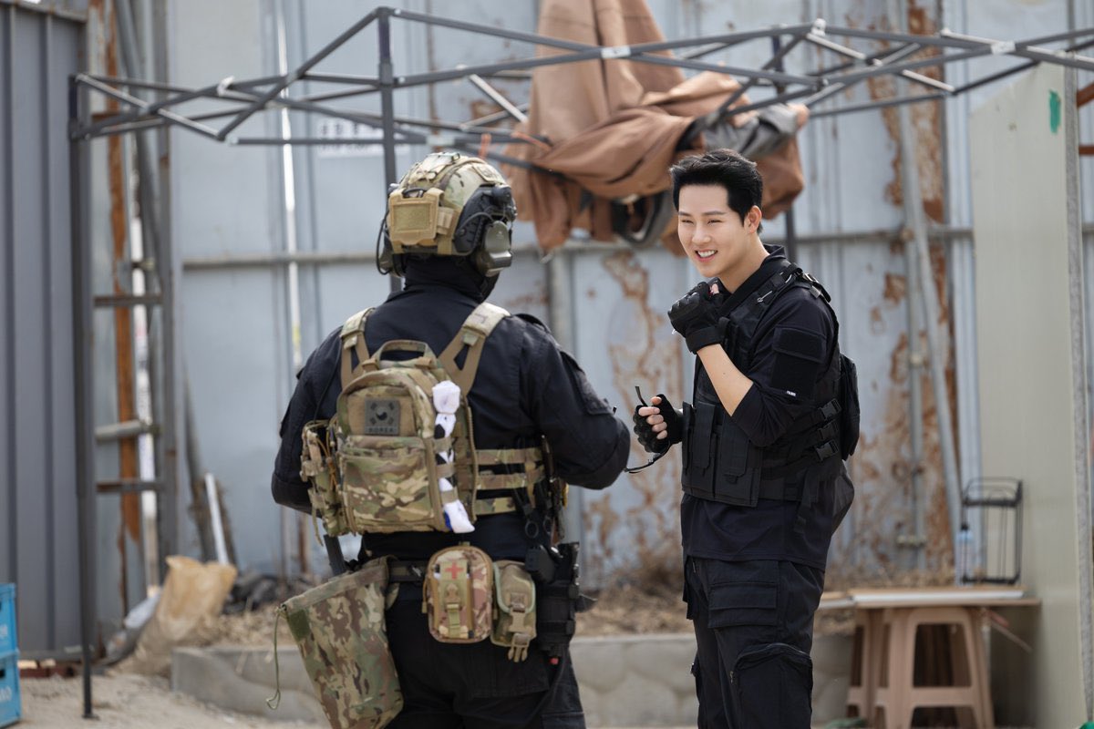 아니잠깐만동호회라매
지금이거뭔데
제발나한테설명좀해봐
나침이너무만이흘러서그래