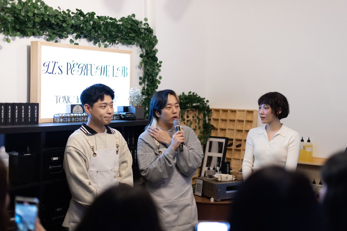 BandToXic's tweet photo. [NO WAY OUT POP-UP] 이벤트 공지

3월 30일에 진행된 [NO WAY OUT POP-UP]
w/ Media Art, Perfume Brand @ac_scent 
후기를 공유해주세요!
사진 및 동영상과 함께 SNS에 업로드해주신 분께 추첨을 통해 멤버들의 애장품을 보내드립니다!

📌 참여 방법
@bandtoxic_official 참고 https://t.co/zKQJkWrpGC