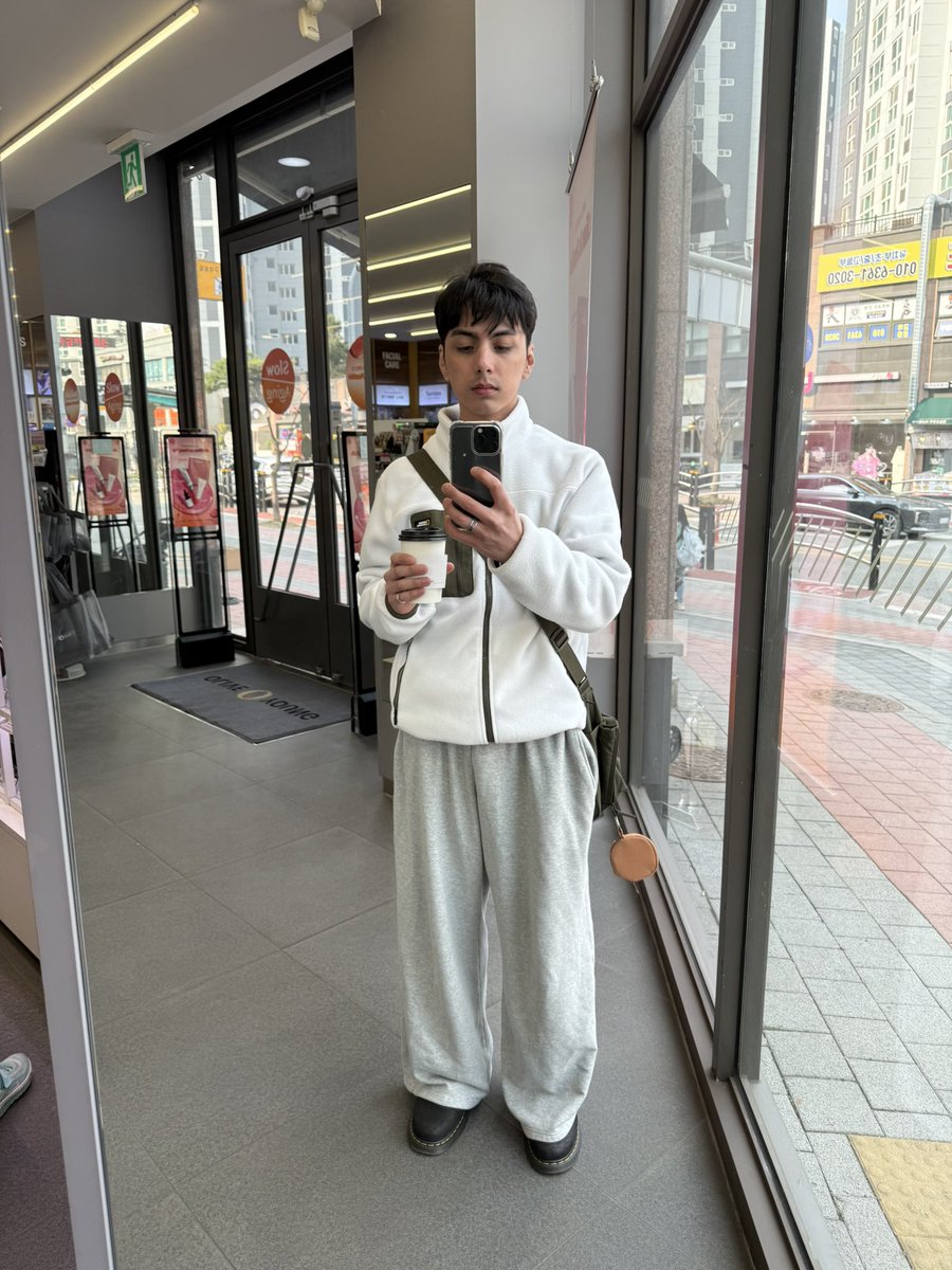 fspjf's tweet photo. i will be spamming photos throughout our entire stay 🤓 https://t.co/6wsd9pKatm