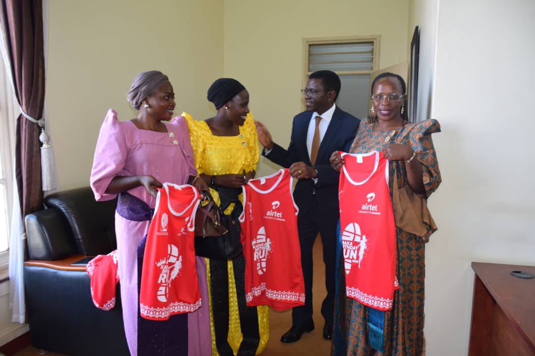 SiyemahA's tweet photo. Yesterday, I was privileged to pay a courtesy visit to the Katikkiro of Buganda, Owek Charles Peter Mayiga at Bulange, Mengo
As we prepare for the upcoming Kabaka Birthday Run, I purchased 100 kits to enable youths actively participate in the run slated for this Sunday 06/04/2025 https://t.co/UFk3z8mOXI