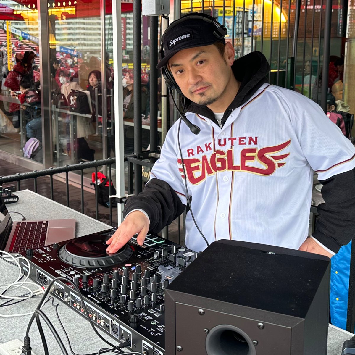 DJASARI's tweet photo. 今シーズンも東北楽天ゴールデンイーグルスのスタジアムDJとして携わらせて頂きます。
音楽で皆さんに楽しんで貰えるよう、そしてチームに貢献できるよう努めてまいりますので今シーズンも何卒宜しくお願い致します！#rakuteneagles #楽天イーグルス #djasari https://t.co/5llzsj2NwV