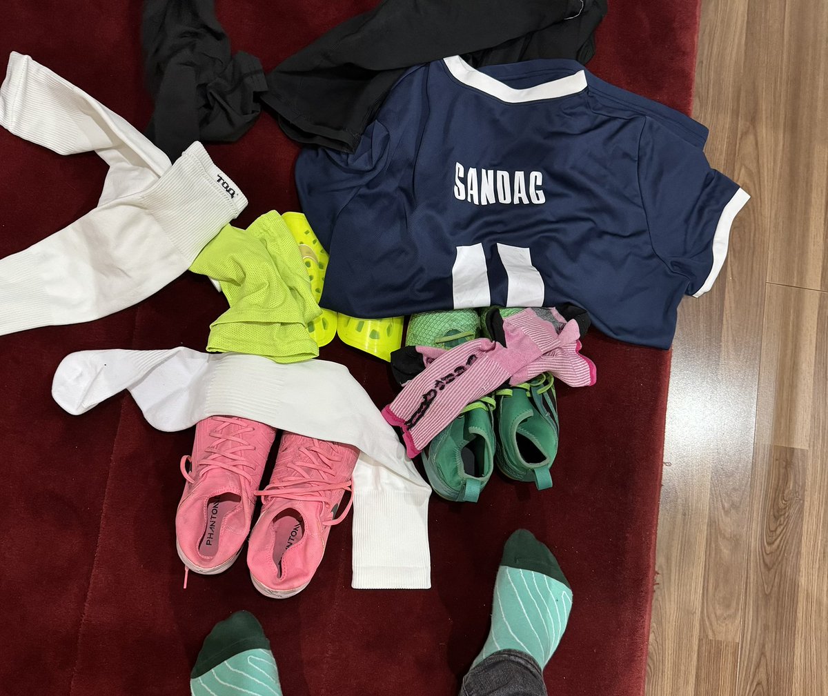 6 сарын хүнд бэртлийн дараа хувцсаа бэлдээд гэгэлзээд байж байна😇🙏