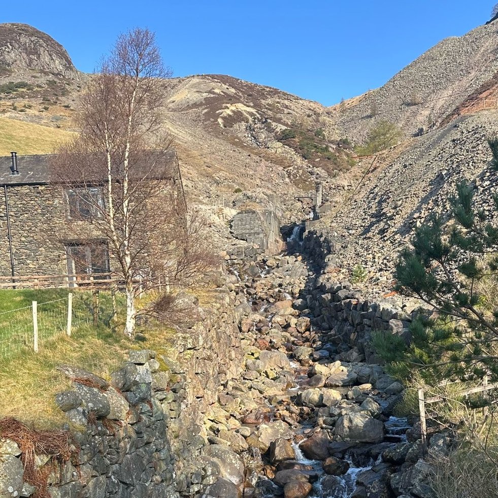 Guilsborough's tweet photo. Early start for our geographers! ๐๐
Year 12 are out exploring the landscapes around the YHA this morning, taking in the stunning scenery and stopped by a disused tin mine to learn more about the areaโs industrial past.
#GeographyTrip #Fieldwork #LakeDistrict https://t.co/gApB4k9p6l